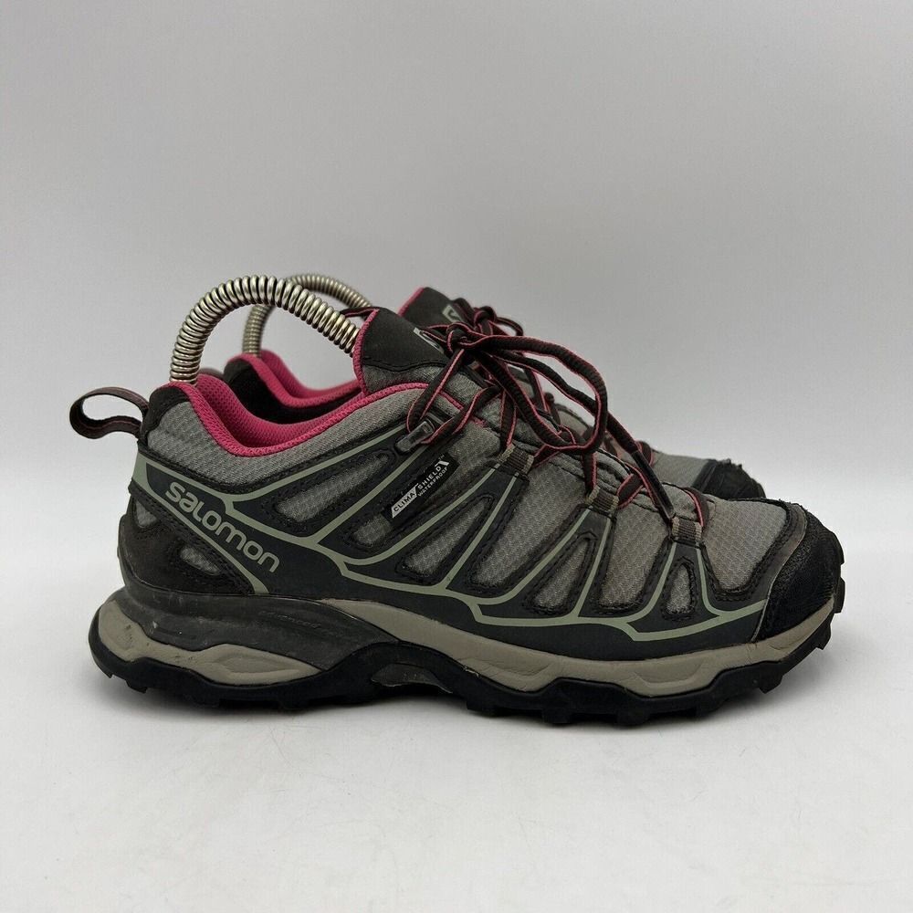 Salomon Women's Black and Pink Ankle Boots
